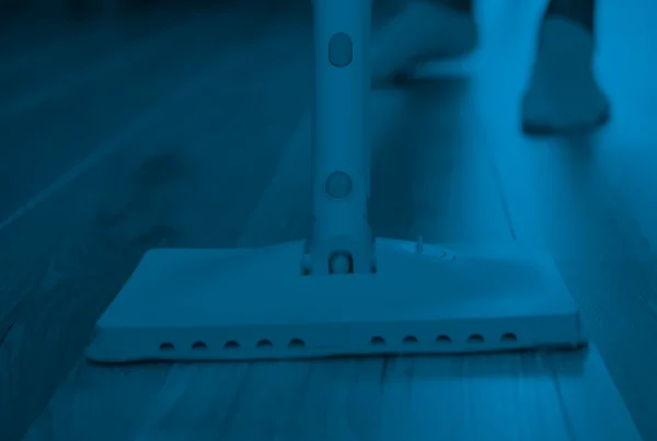 Jak powstała nazwa goBlank? Obietnica bezkompromisowej skuteczności produktów dostępnych pod marką goBlank zawiera się już w tej nazwie. Niemiecki „blank” oznacza czysty, lśniący, błyszczący. Oznacza również pusty. Podobnie w języku angielskim „blank” posiada znaczenie czysty, pusty, puste miejsce. W języku francuskim „blanc” – biały.